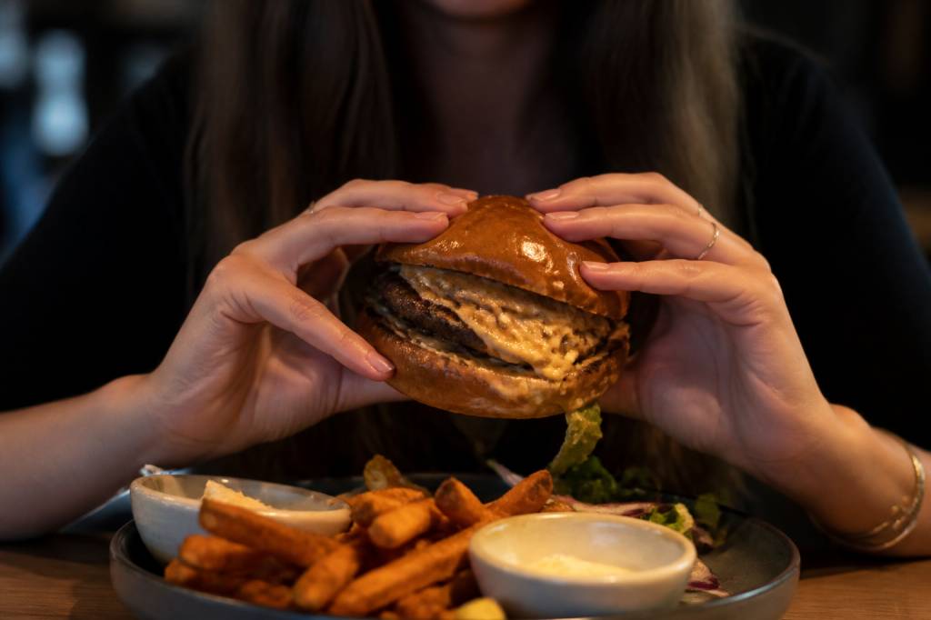 Les erreurs qui rendent un burger difficile à manger